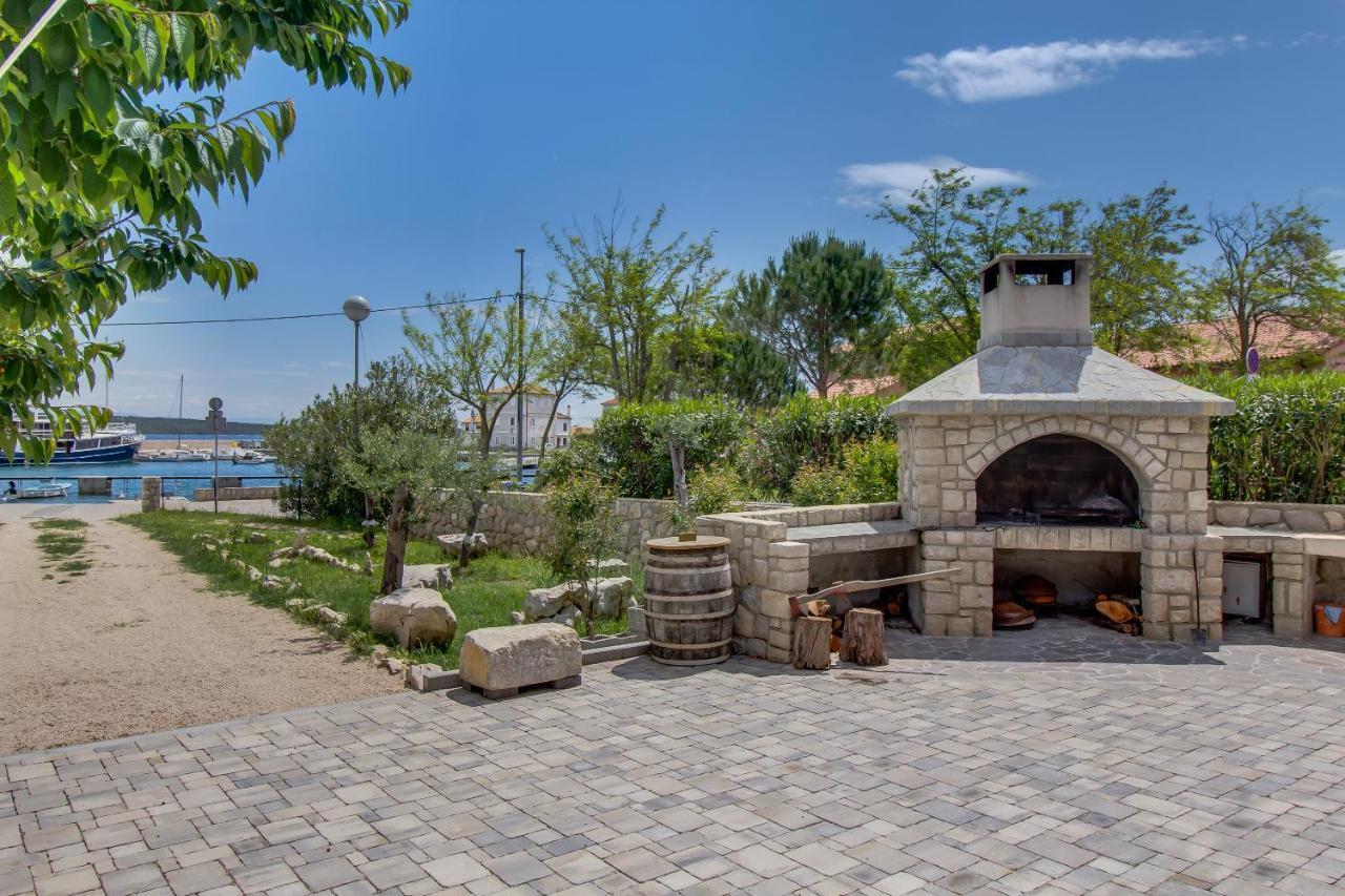 Apartments And Rooms By The Sea Nerezine, Losinj - 11815 외부 사진