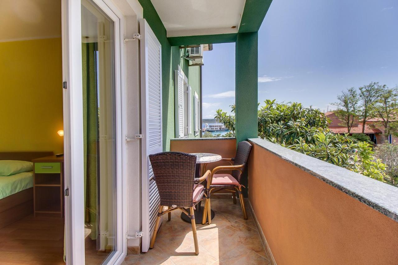 Apartments And Rooms By The Sea Nerezine, Losinj - 11815 외부 사진