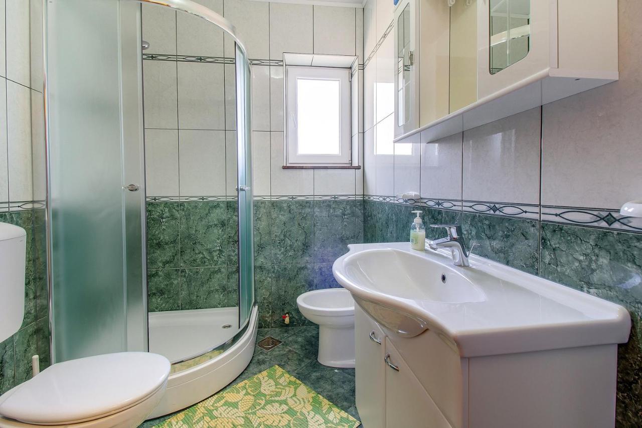 Apartments And Rooms By The Sea Nerezine, Losinj - 11815 외부 사진