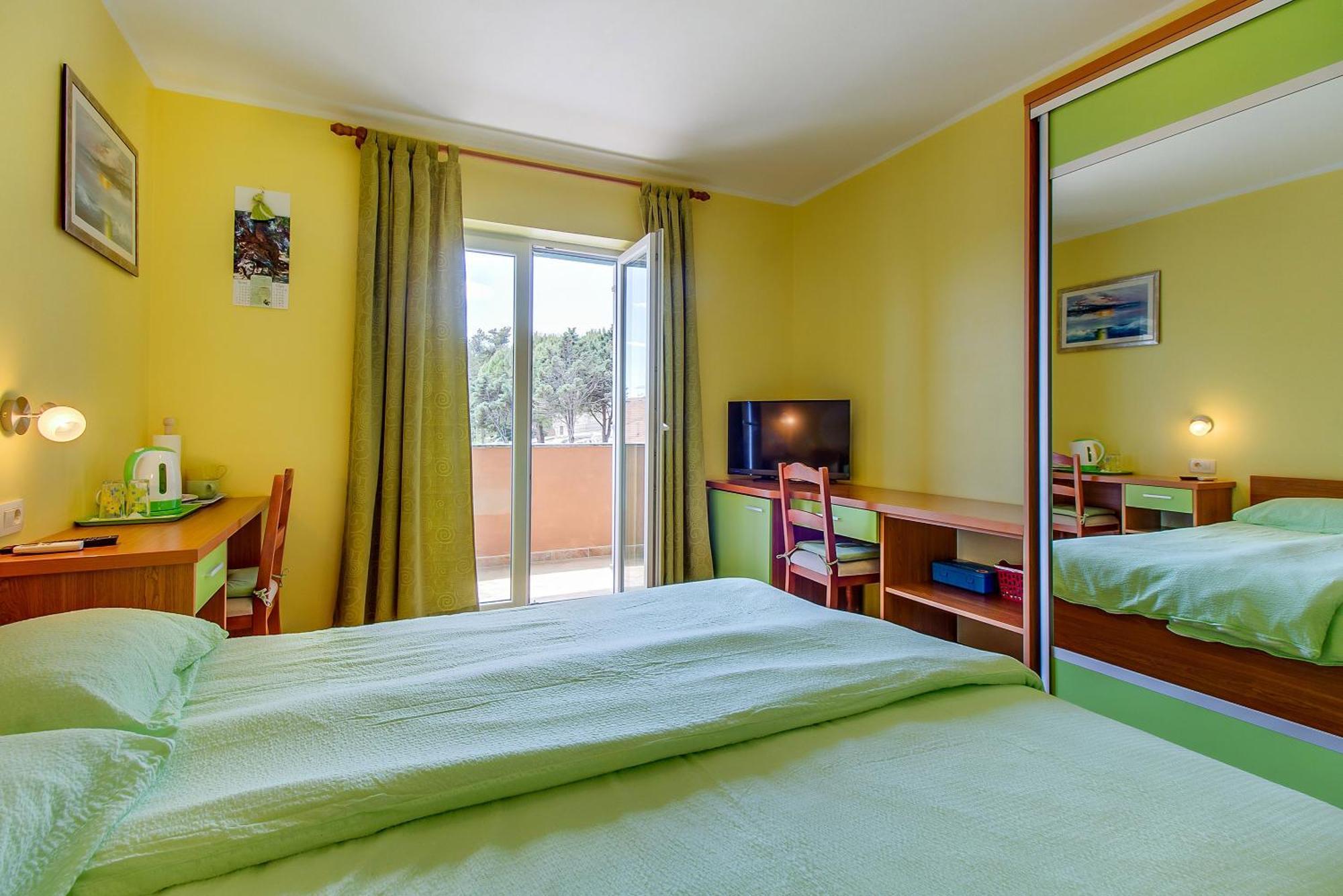 Apartments And Rooms By The Sea Nerezine, Losinj - 11815 객실 사진
