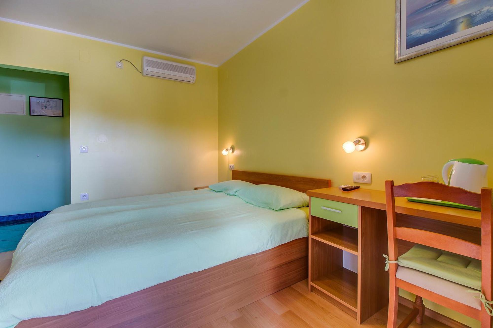 Apartments And Rooms By The Sea Nerezine, Losinj - 11815 객실 사진