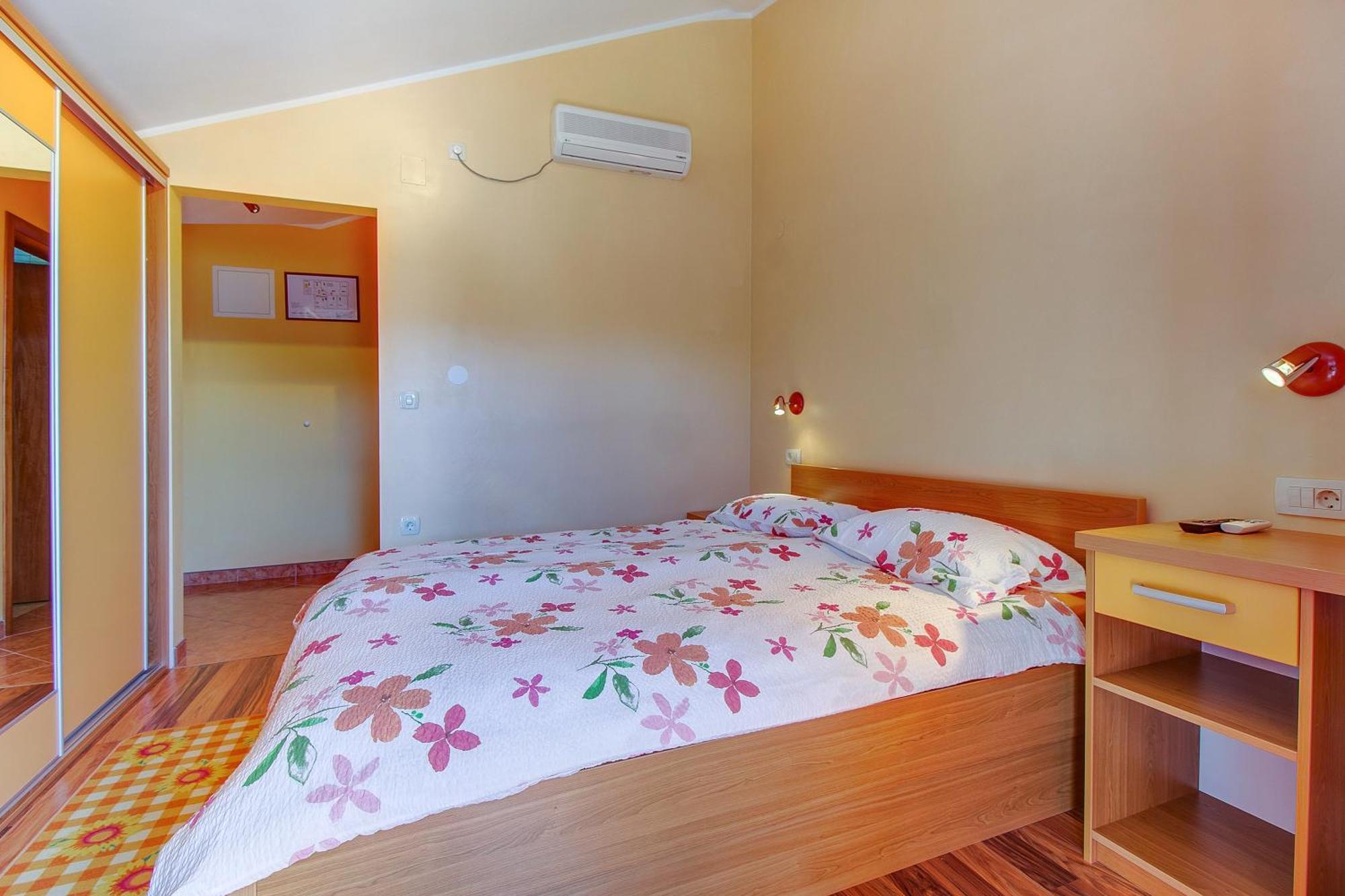 Apartments And Rooms By The Sea Nerezine, Losinj - 11815 객실 사진